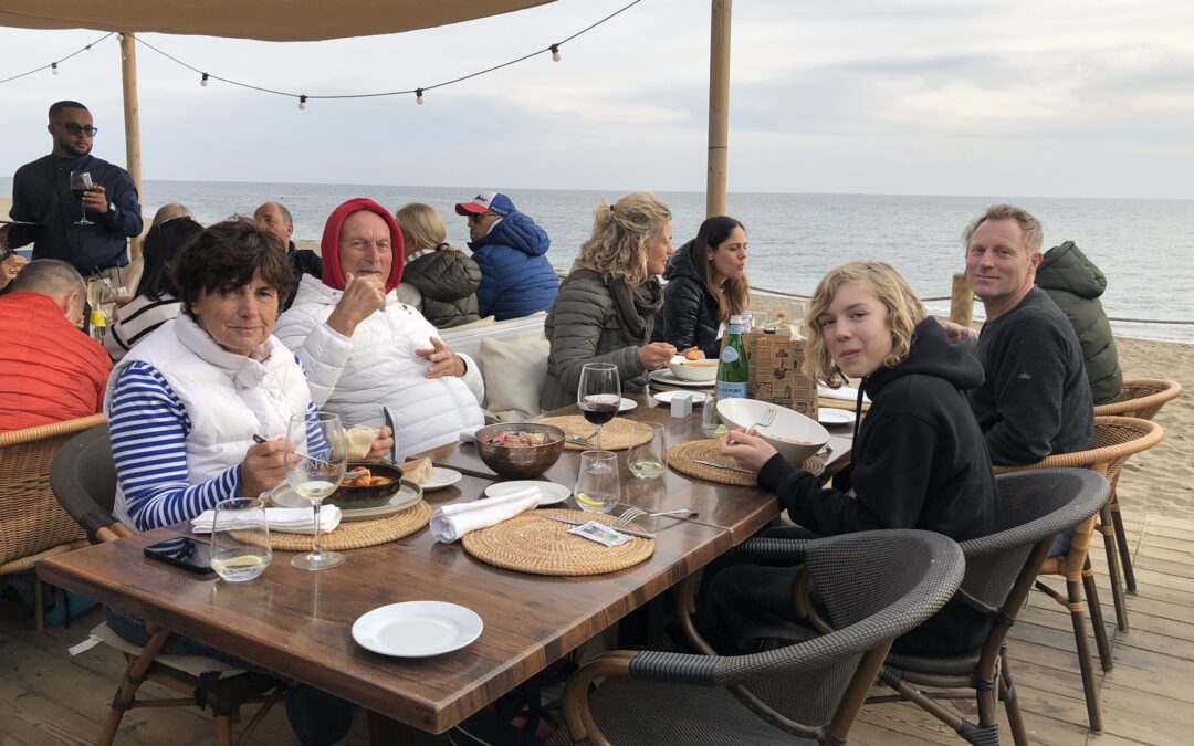 Gemeinsames Essen im Luna Beach